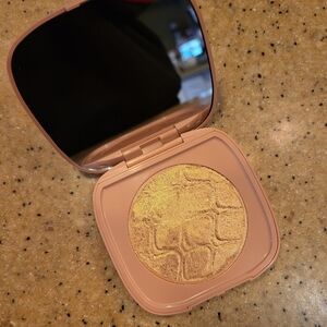 SOL Shimmering Body Powder in Warm Gold